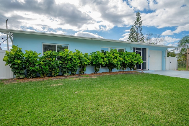 single story home featuring fence, an attached garage, driveway, and a front lawn