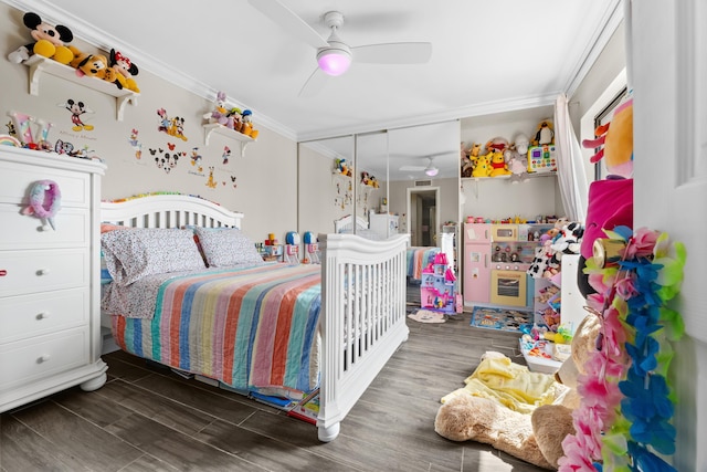 bedroom featuring a closet, ceiling fan, and ornamental molding