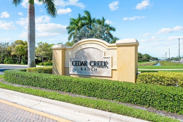 view of community / neighborhood sign