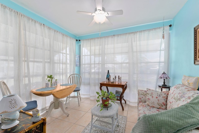 sunroom with ceiling fan