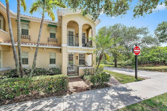 view of mediterranean / spanish-style home