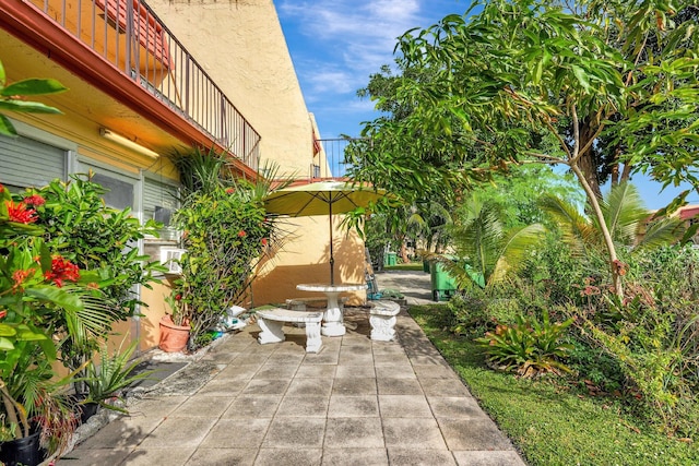 view of patio featuring a balcony