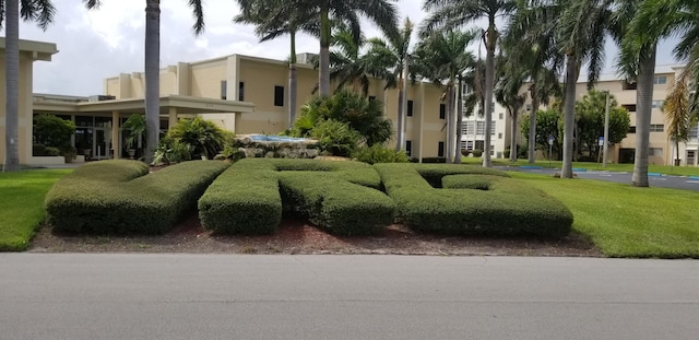 view of community featuring a lawn