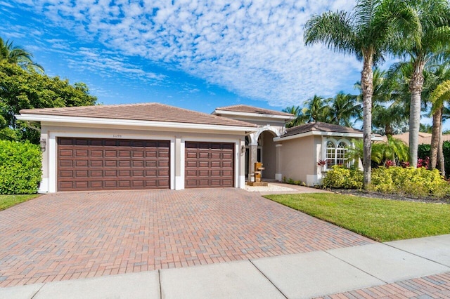 view of front of home featuring a garage and a front yard