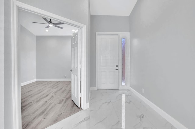 foyer entrance featuring ceiling fan