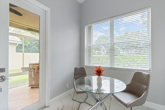 dining area with ceiling fan