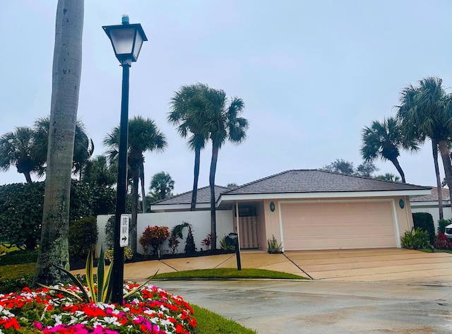 view of front facade featuring a garage