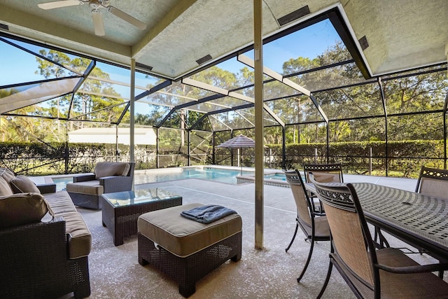 view of patio featuring glass enclosure, an outdoor living space, and ceiling fan