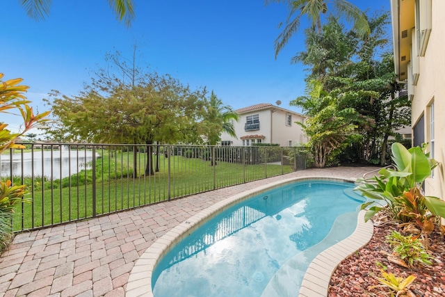 view of swimming pool featuring a yard