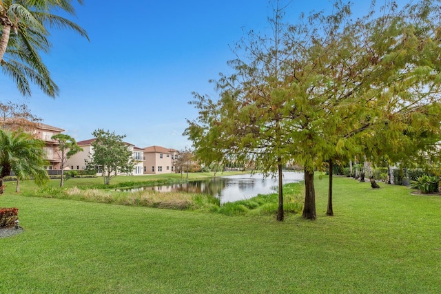 view of yard featuring a water view