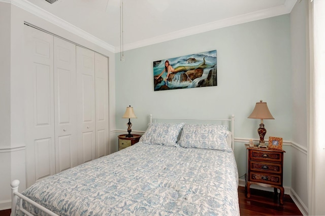 bedroom featuring dark hardwood / wood-style flooring, a closet, and ornamental molding