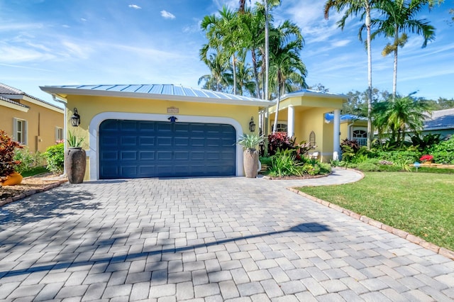 view of front of house featuring a front yard and a garage