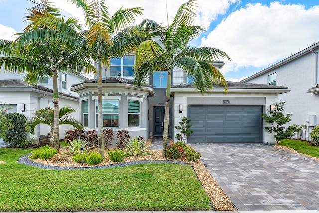 view of front of home featuring a front yard and a garage