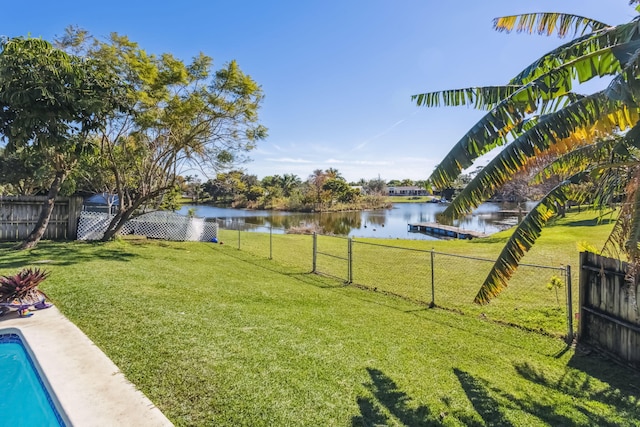 view of yard featuring a water view