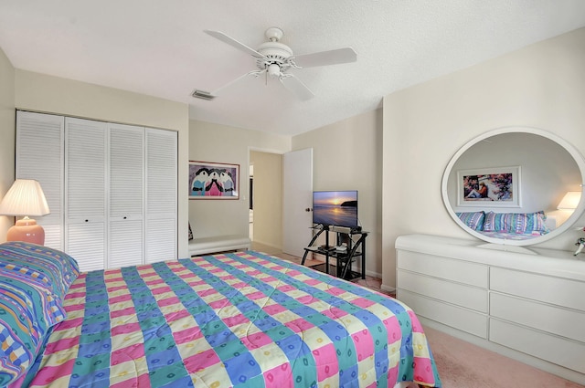 bedroom featuring carpet, ceiling fan, a textured ceiling, and a closet