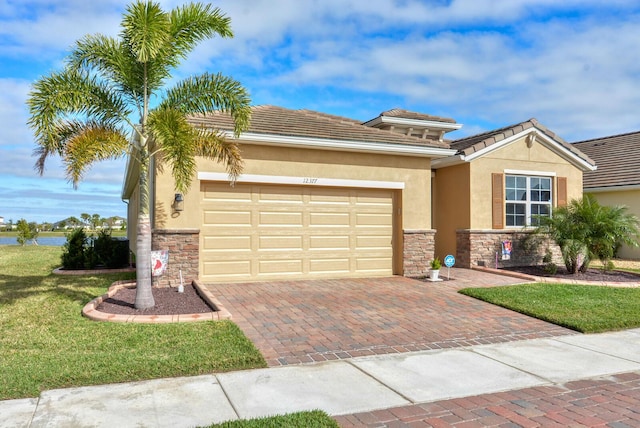 view of front of house featuring a garage and a front lawn