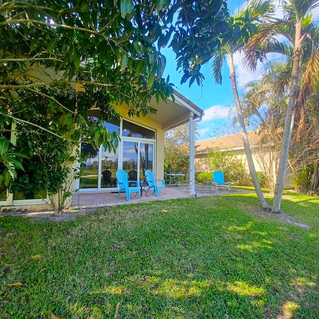 view of yard with a patio