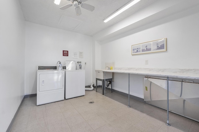 clothes washing area featuring ceiling fan and independent washer and dryer