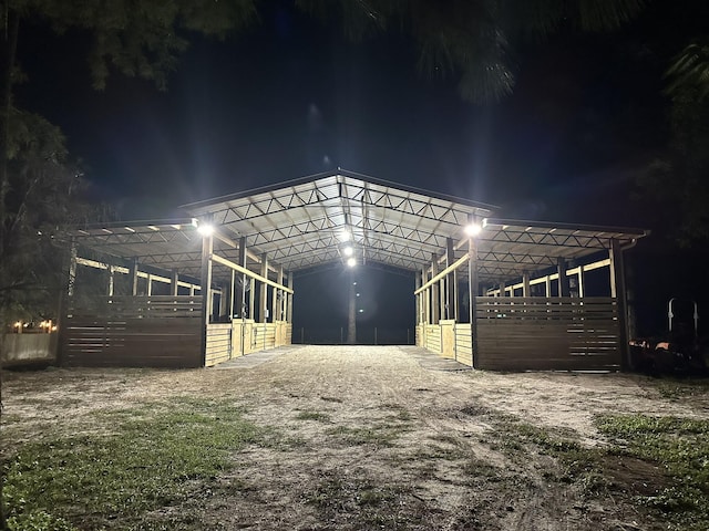 view of front of property featuring an outbuilding