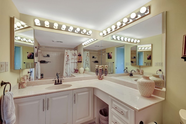 bathroom with a shower with shower curtain and vanity