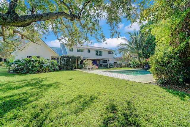 view of yard featuring a patio