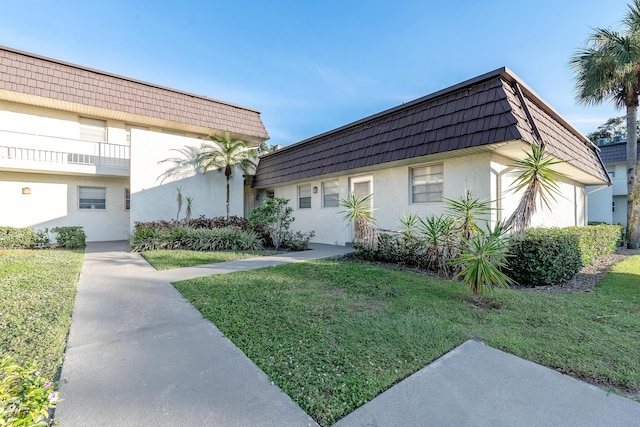 view of front of property with a front lawn