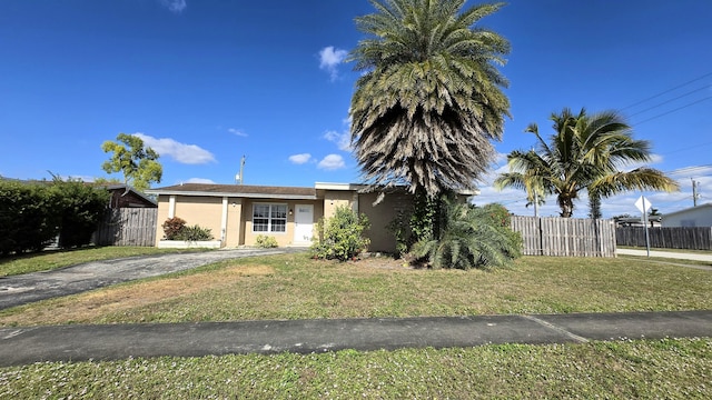 view of front facade with a front yard