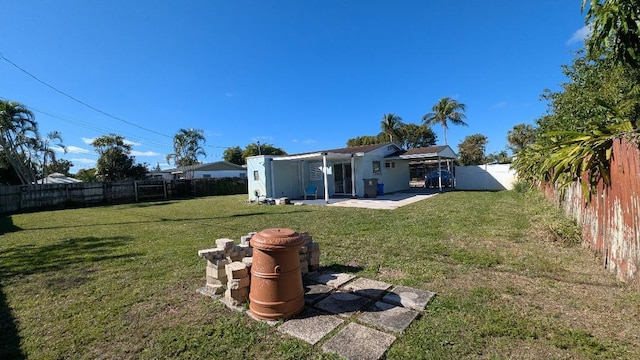 view of yard featuring a patio