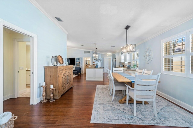 dining room featuring lofted ceiling, dark hardwood / wood-style floors, crown molding, and a notable chandelier