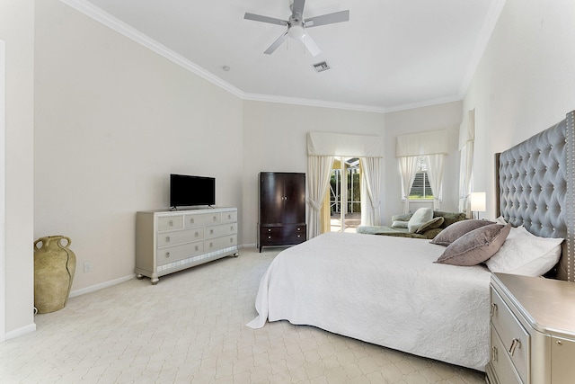 bedroom featuring light carpet, crown molding, and ceiling fan