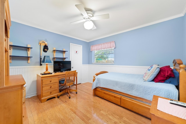 bedroom featuring ceiling fan, light wood-type flooring, and crown molding