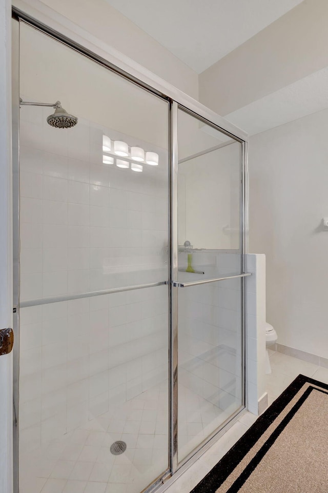 bathroom featuring toilet and an enclosed shower