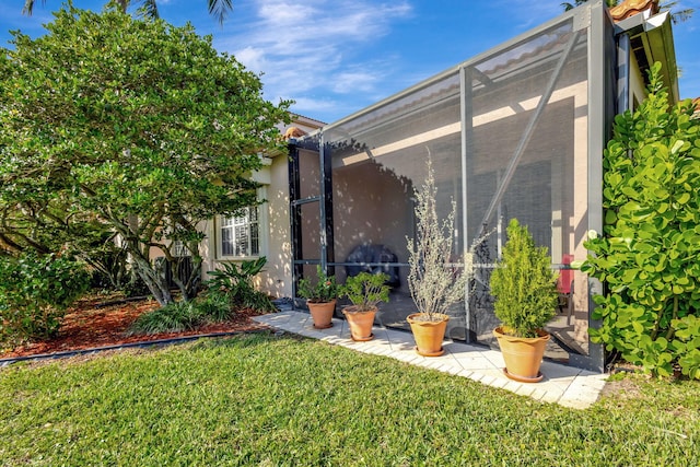 view of yard with a lanai