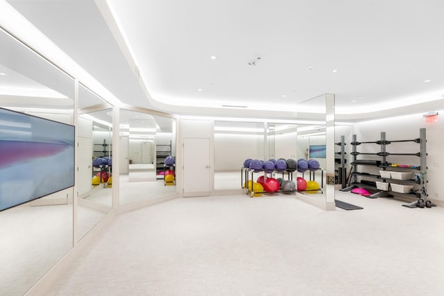 workout room with carpet