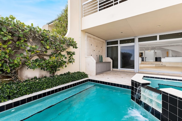 view of pool with pool water feature