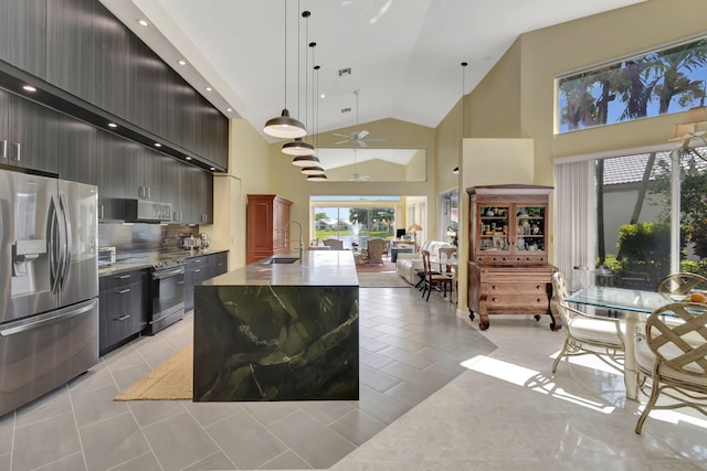 kitchen featuring sink, a center island with sink, pendant lighting, ceiling fan, and stainless steel appliances