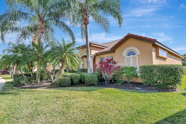 view of front of property with a front yard