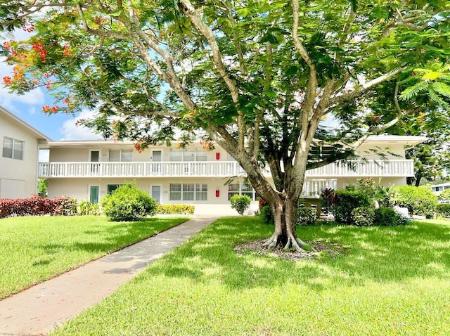 view of front of property featuring a front lawn and stucco siding