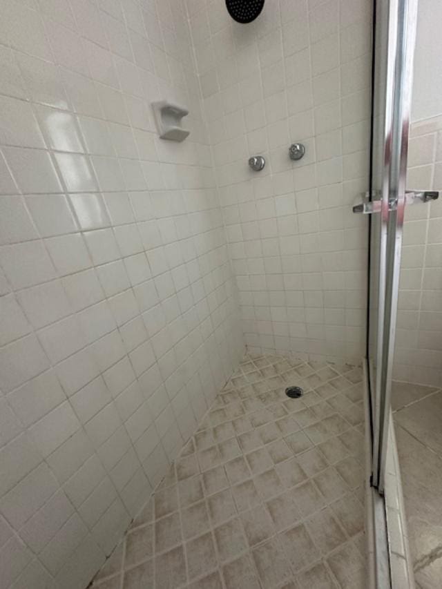 bathroom with a tile shower