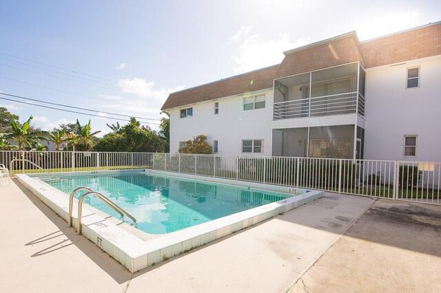 view of swimming pool