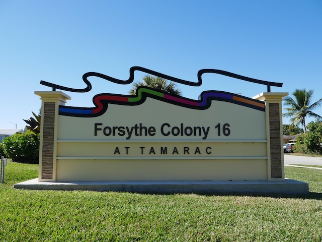 community / neighborhood sign with a yard