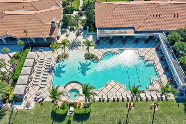 view of swimming pool