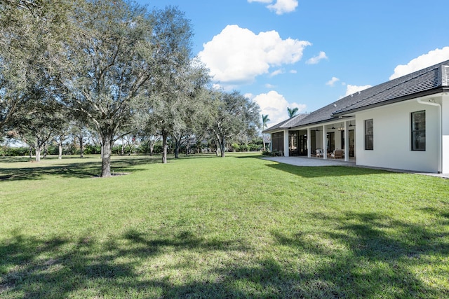 view of yard featuring a patio