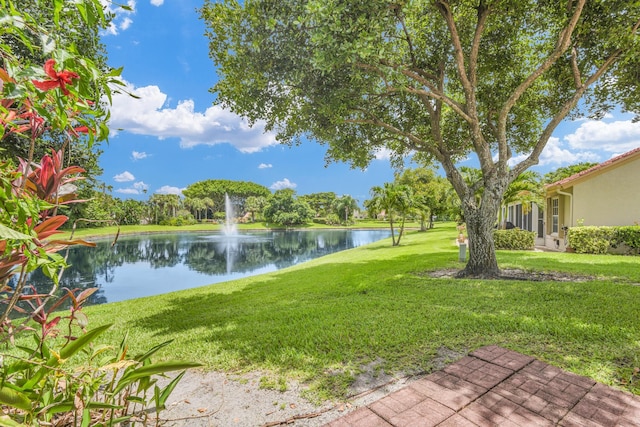 view of yard featuring a water view