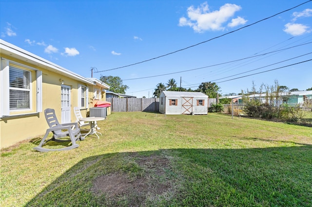 view of yard featuring a storage unit