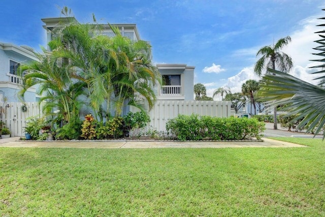 exterior space featuring a lawn