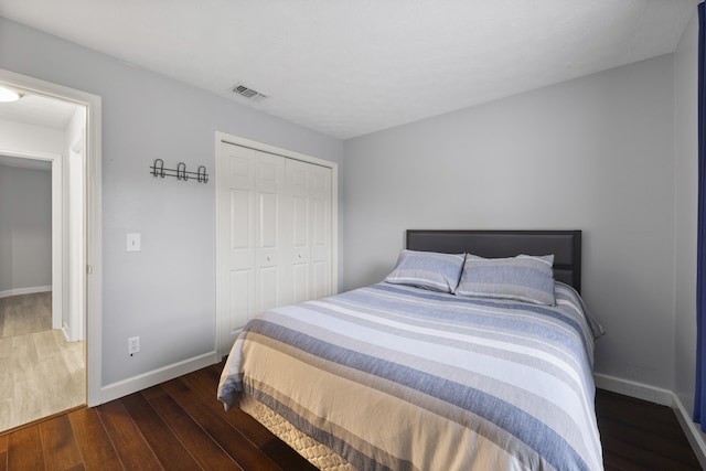 bedroom featuring dark hardwood / wood-style floors and a closet