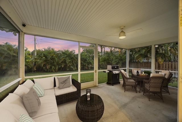 sunroom / solarium featuring a ceiling fan