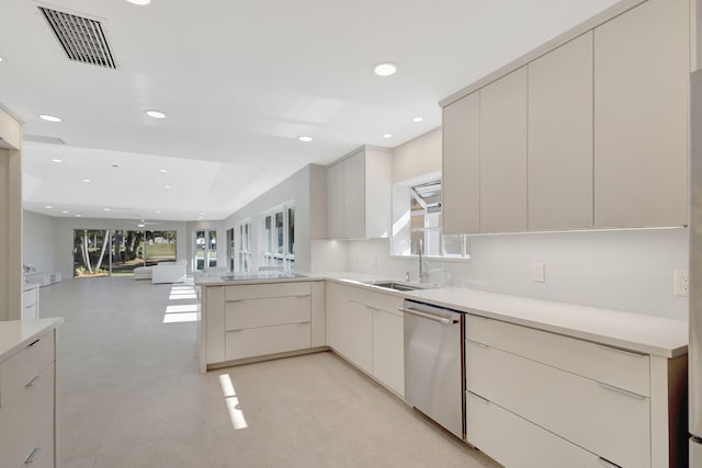 kitchen with dishwasher, sink, black electric cooktop, and kitchen peninsula