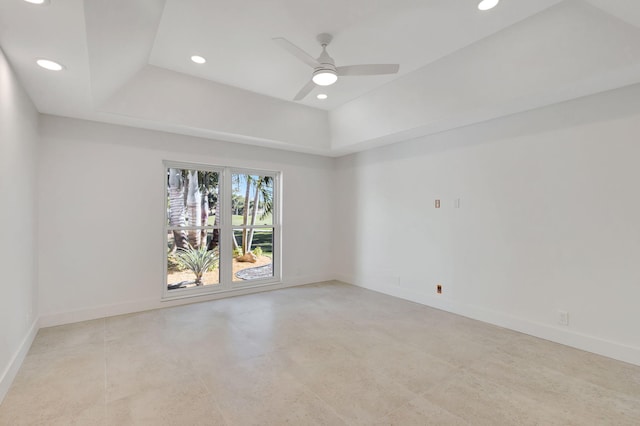 spare room featuring ceiling fan and a tray ceiling